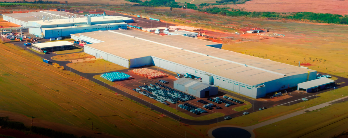 Mercedes-Benz | Nova planta automotiva da Mercedes-Benz em Iracemápolis executada pela Construcione com escala, precisão e solidez técnica.