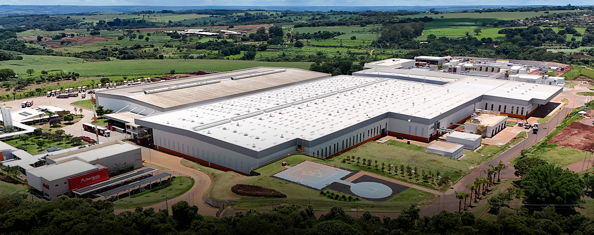 Uberlândia Refrescos | Planta de Envase executada pela Construcione, com engenharia integrada, BIM LOD 500 e projeção LEED Platinum.