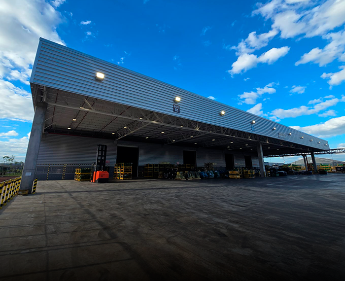 John Deeres | Obra da John Deere em Montenegro com ampliação industrial, piso técnico de alto desempenho e execução da Construcione.