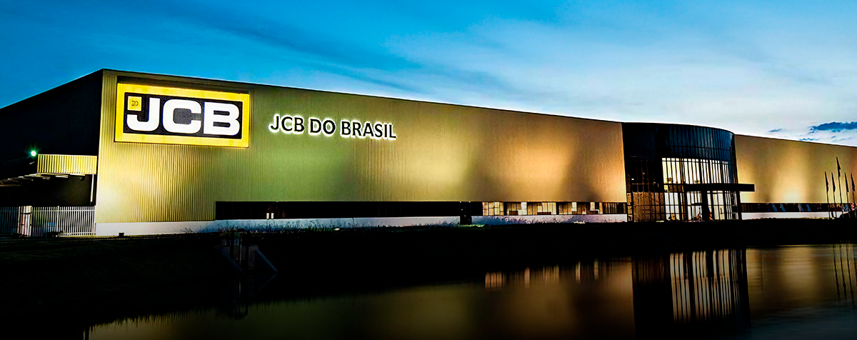 JCB | Nova unidade fabril de tratores da JCB em Sorocaba/SP, com 38.000 m² de área construída e 30.000 m² de área externa.