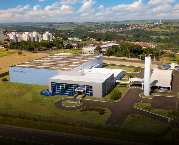 System | Nova unidade industrial da System em Rio Claro/SP, com 14.500 m² de área construída e execução completa de estruturas, instalações